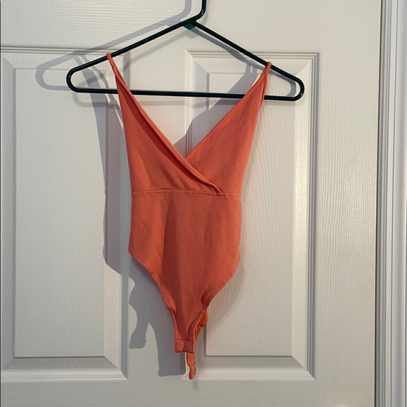 Peach summer top - Picture 1 of 2